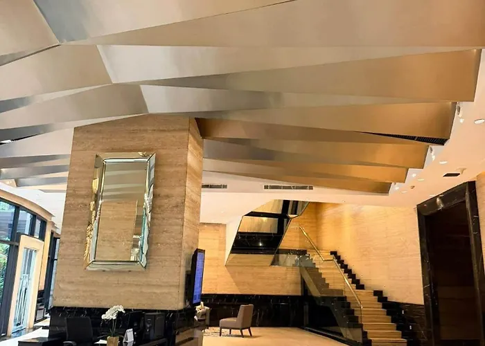 Hotel The Gramercy Staycation Makati 5*